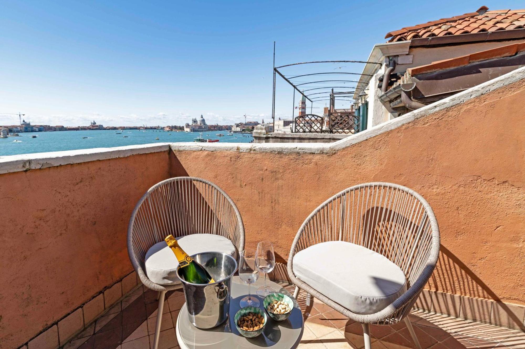 San Giorgio View With Terrace R&r Apartamento